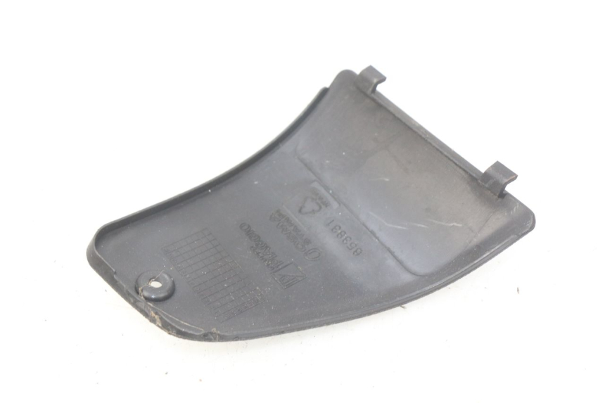 photo de RIGHT SIDE ACCESS PANEL PIAGGIO X7 125 (2007 - 2013)