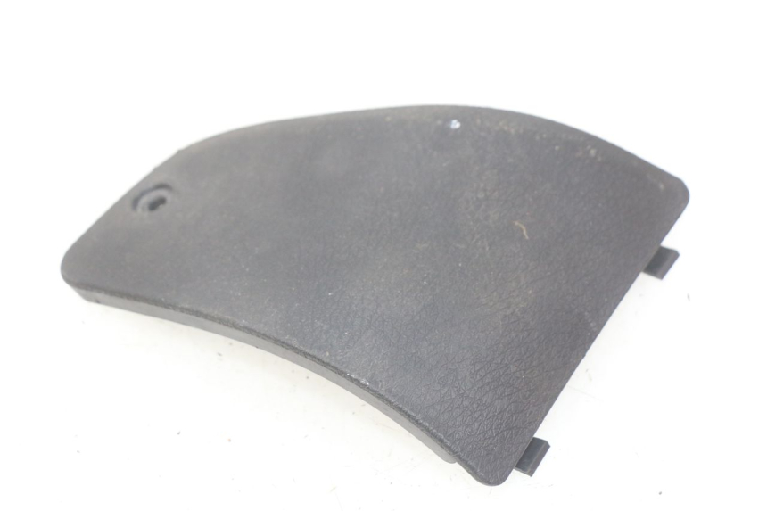 photo de RIGHT SIDE ACCESS PANEL PIAGGIO X7 125 (2007 - 2013)