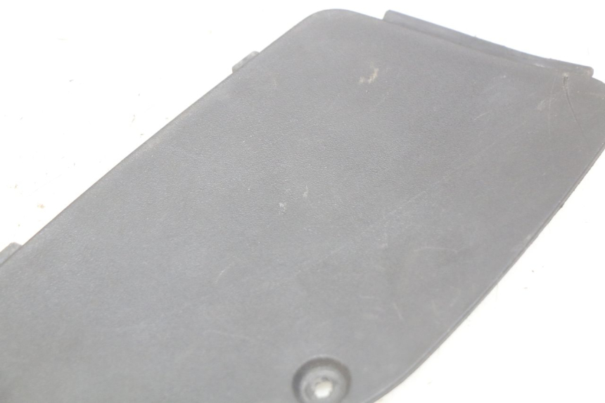 photo de RIGHT SIDE ACCESS PANEL PIAGGIO XEVO - X EVO 125 (2007 - 2016)