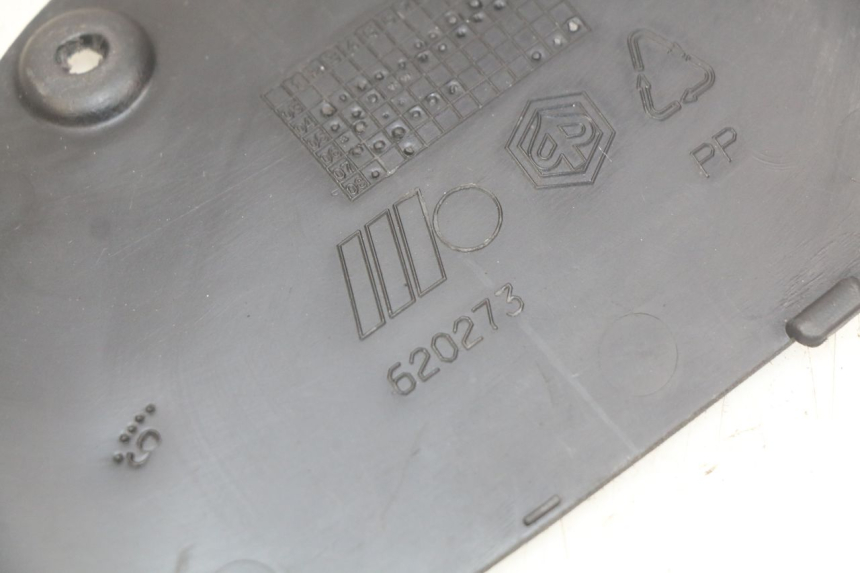 photo de RIGHT SIDE ACCESS PANEL PIAGGIO XEVO - X EVO 125 (2007 - 2016)