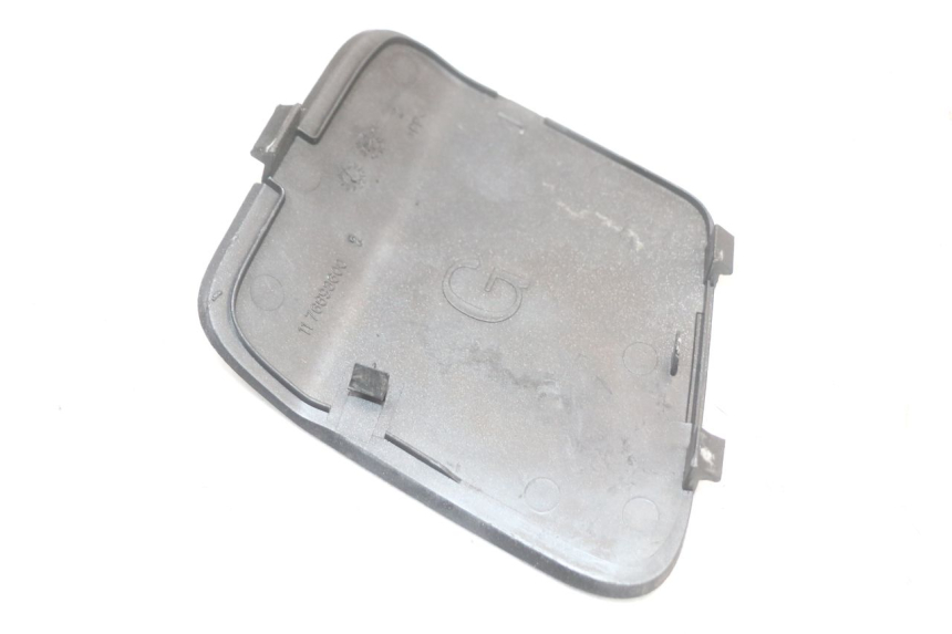 photo de LEFT INSPECTION COVER PEUGEOT SATELIS 125 (2010 - 2012)