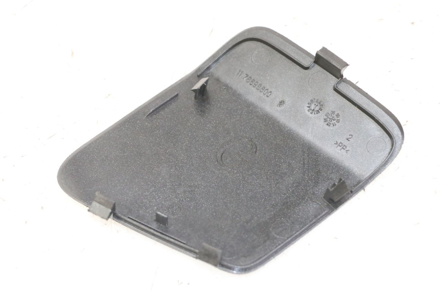 photo de LEFT INSPECTION COVER PEUGEOT SATELIS COMPRESSOR K15 125 (2006 - 2009)