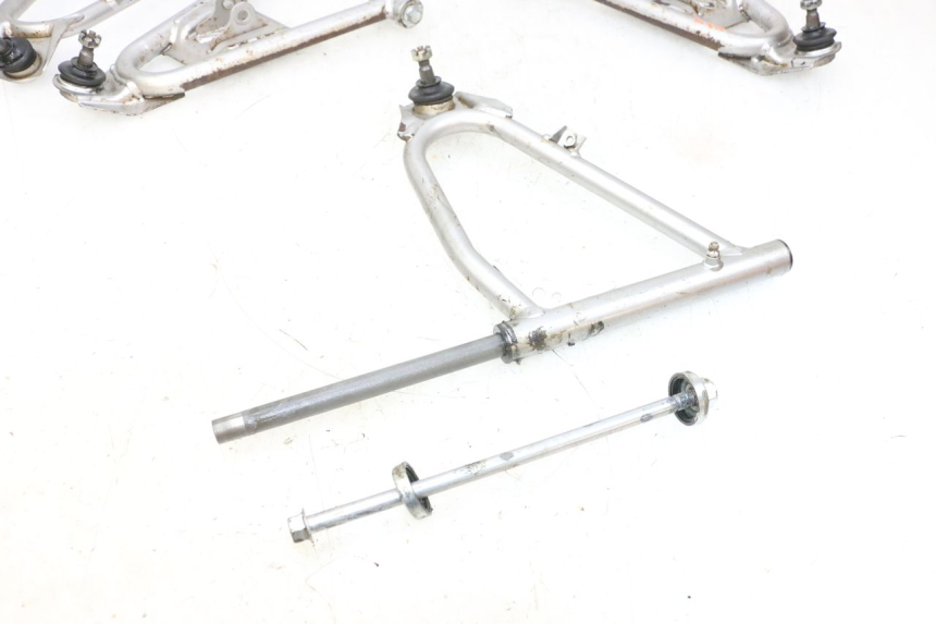photo de FRONT WISHBONE CONTROL ARM YAMAHA YFM R RAPTOR 250 (2008 - 2014) - Fixing points details