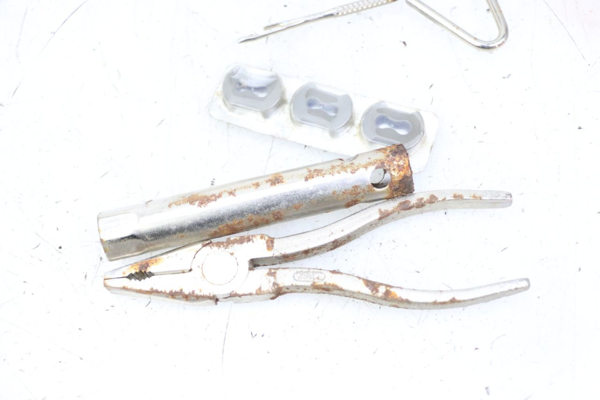 photo de TOOL KIT BMW C1 125 (2000 - 2003)
