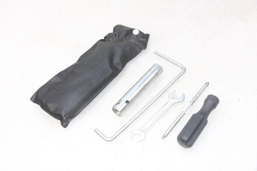 photo de TOOL KIT SUZUKI BURGMAN 125 (2007 - 2014)