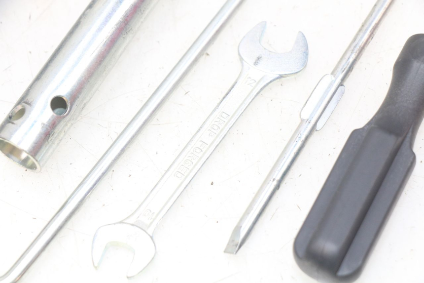 photo de TOOL KIT SUZUKI BURGMAN 125 (2007 - 2014)