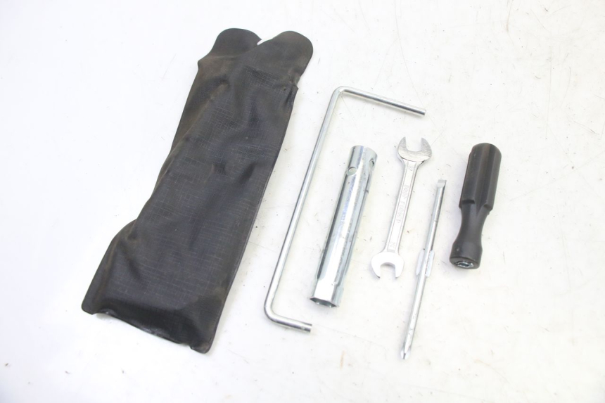 photo de TOOL KIT SUZUKI BURGMAN 125 (2007 - 2014)