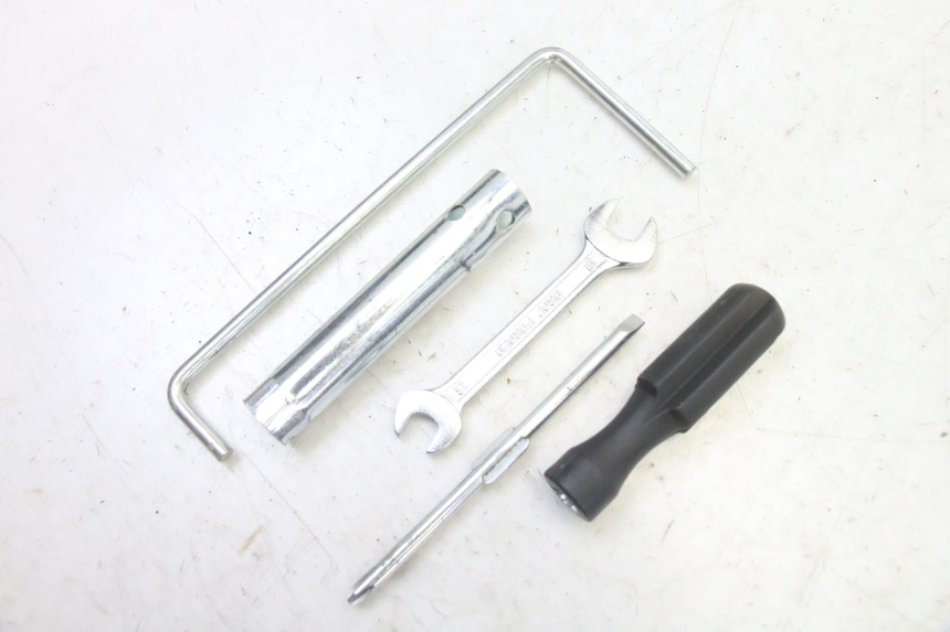 photo de TOOL KIT SUZUKI BURGMAN 125 (2007 - 2014)