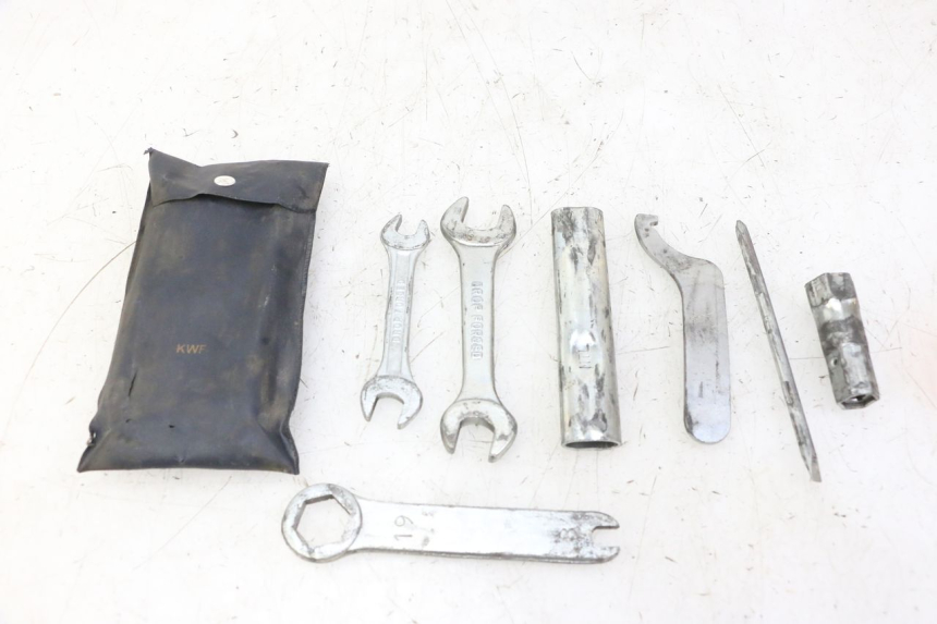 photo de TOOL KIT HONDA CBF 125 (2009 - 2015)
