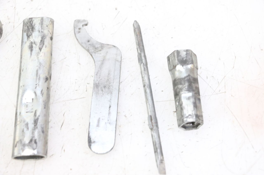 photo de TOOL KIT HONDA CBF 125 (2009 - 2015)