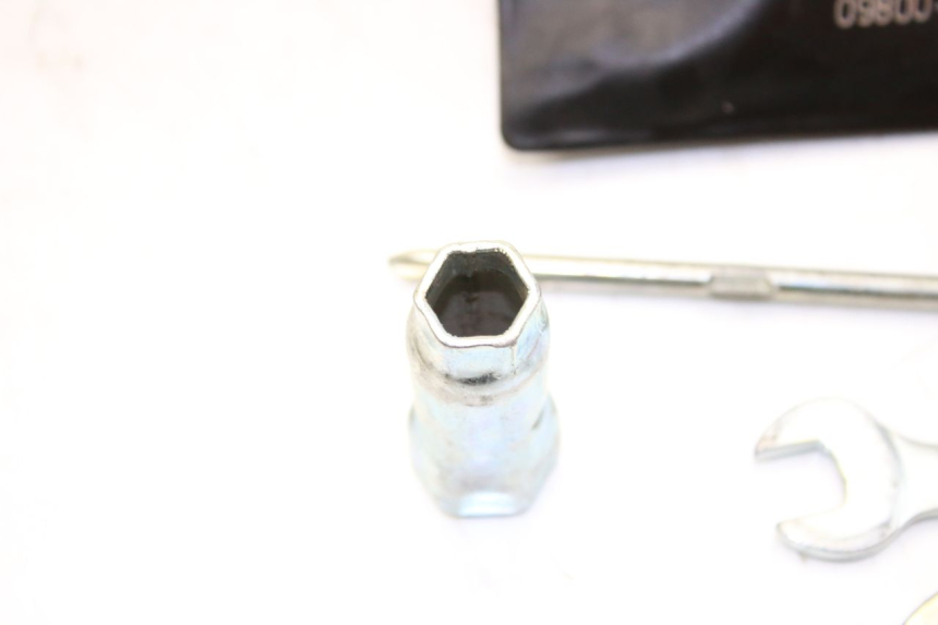 photo de TOOL KIT SUZUKI CP 80 (1985 - 1996) - Zoom on usage condition