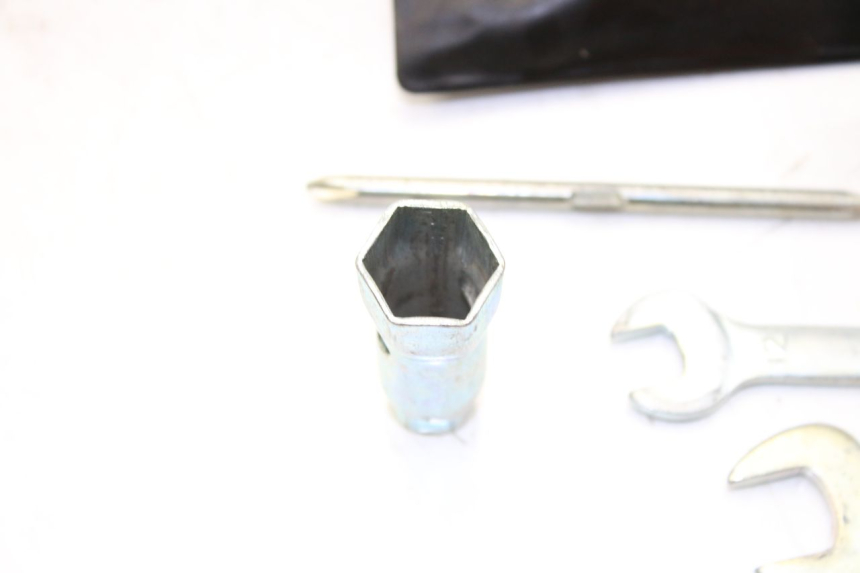 photo de TOOL KIT SUZUKI CP 80 (1985 - 1996) - Alternative perspective