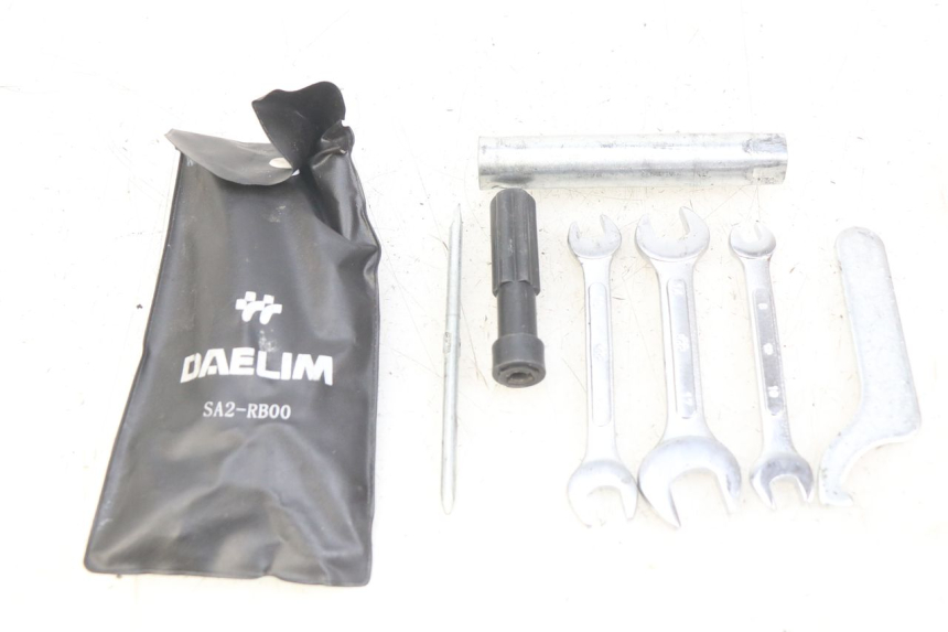 photo de TOOL KIT DAELIM S3 125 (2010 - 2017)