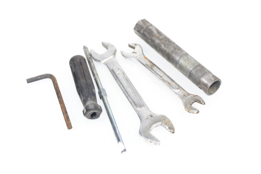 photo de TOOL KIT DAELIM VJ ROADWIN 125 (2004 - 2007)