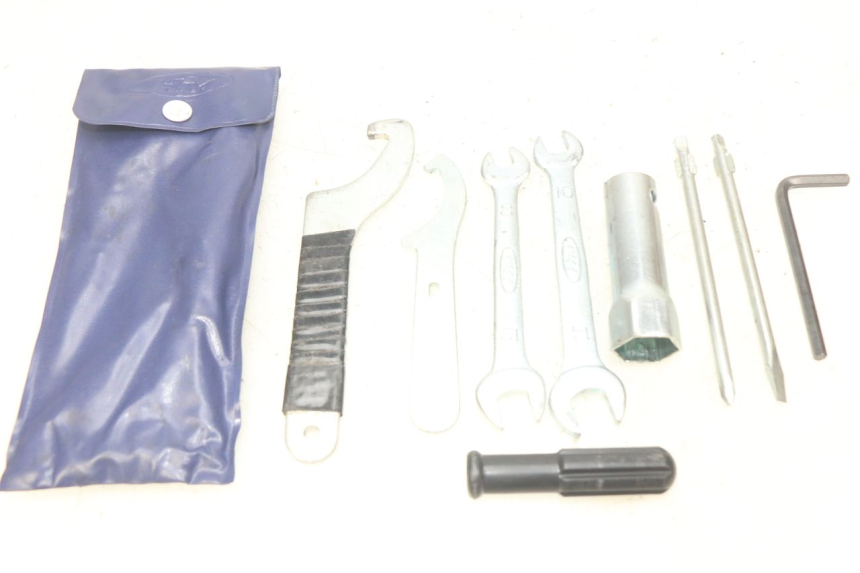 photo de TOOL KIT HONDA FES PANTHEON 2T 125 (1998 - 2002) - Alternative perspective