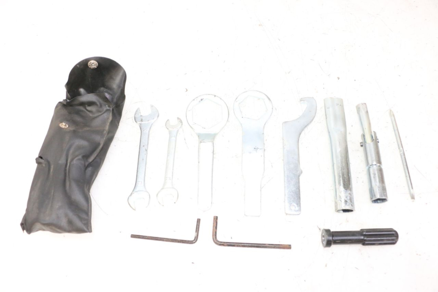 photo de TOOL KIT YAMAHA FZ6 FAZER S2 600 (2007 - 2011)