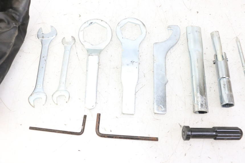 photo de TOOL KIT YAMAHA FZ6 FAZER S2 600 (2007 - 2011)