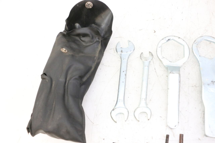 photo de TOOL KIT YAMAHA FZ6 FAZER S2 600 (2007 - 2011)