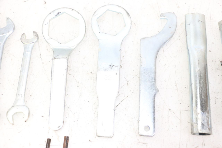 photo de TOOL KIT YAMAHA FZ6 FAZER S2 600 (2007 - 2011)