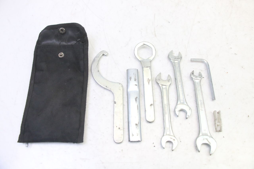 photo de TOOL KIT BMW G310 R 310 (2016 - 2020)