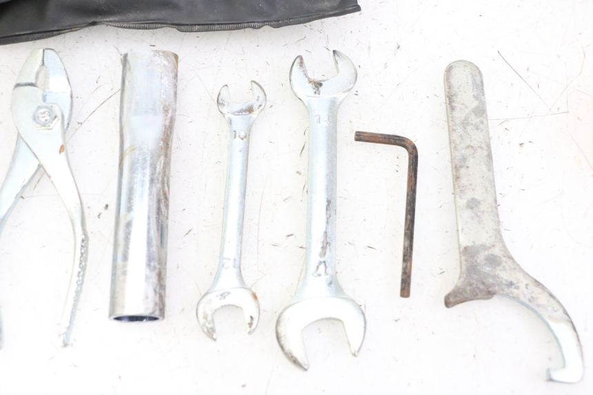 photo de TOOL KIT SUZUKI GSR 750 (2011 - 2017)