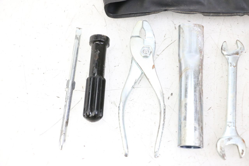 photo de TOOL KIT SUZUKI GSR 750 (2011 - 2017)