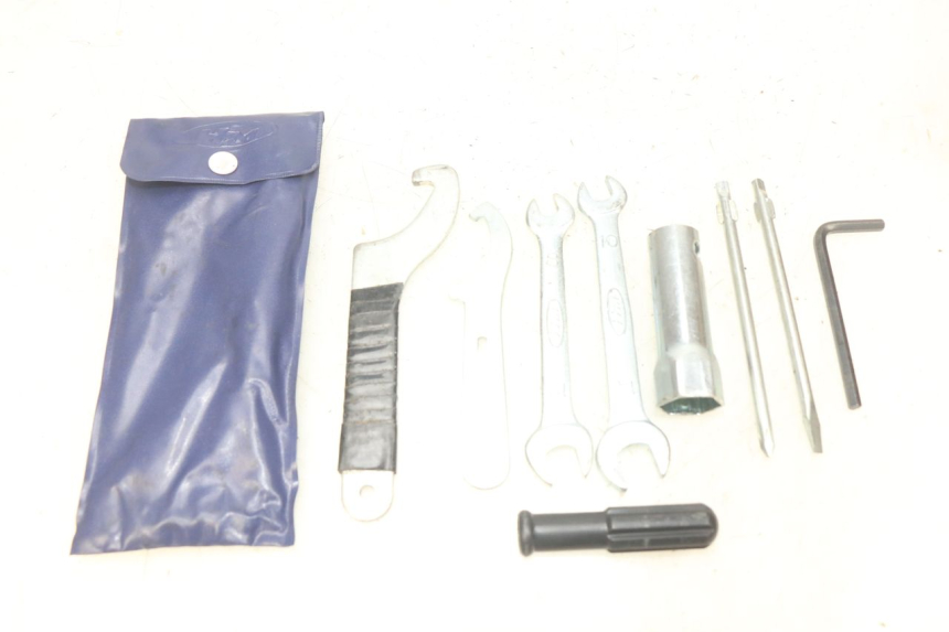 photo de TOOL KIT HONDA FES PANTHEON 2T 125 (1998 - 2002)