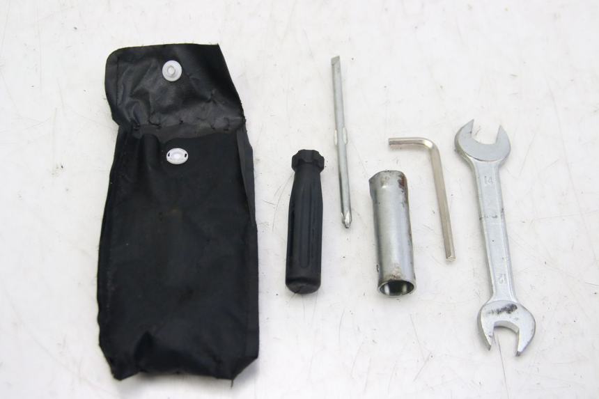 photo de TOOL KIT JM MOTORS OLDIES 4T 50 (2010 - 2020)