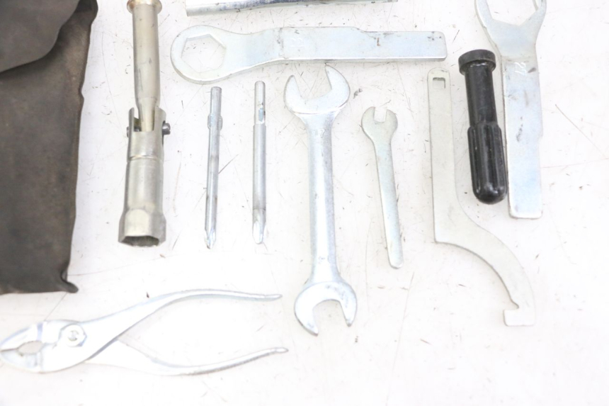photo de TOOL KIT KAWASAKI ZR7 ZR-7 S 750 (1999 - 2004)