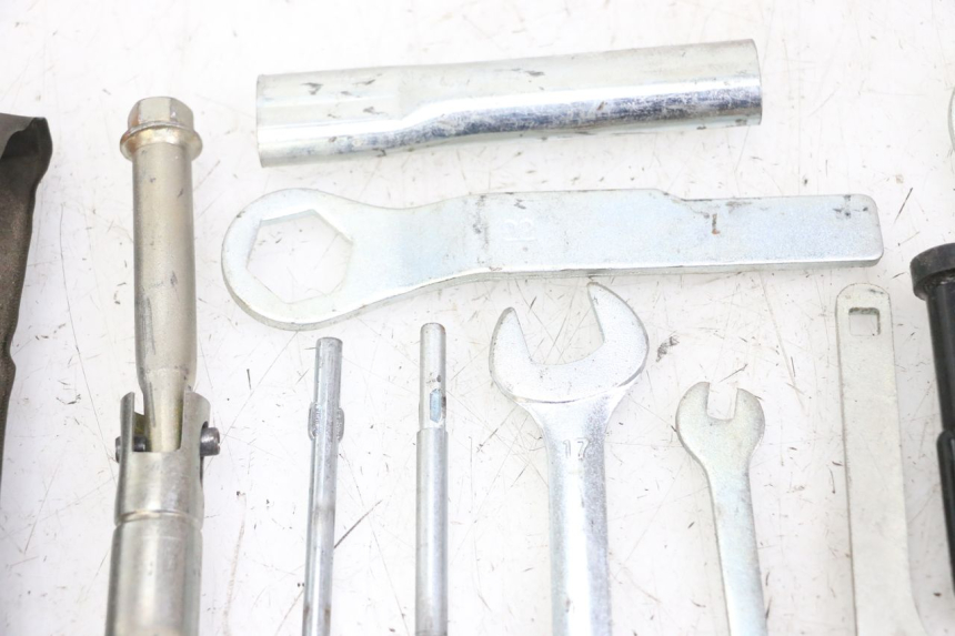 photo de TOOL KIT KAWASAKI ZR7 ZR-7 S 750 (1999 - 2004)