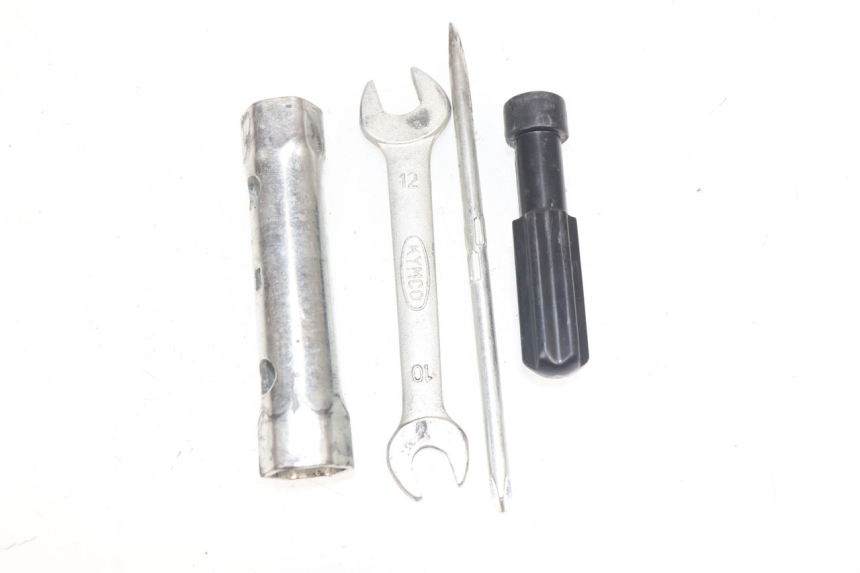 photo de TOOL KIT KYMCO PULSAR 125 (2008 - 2015)