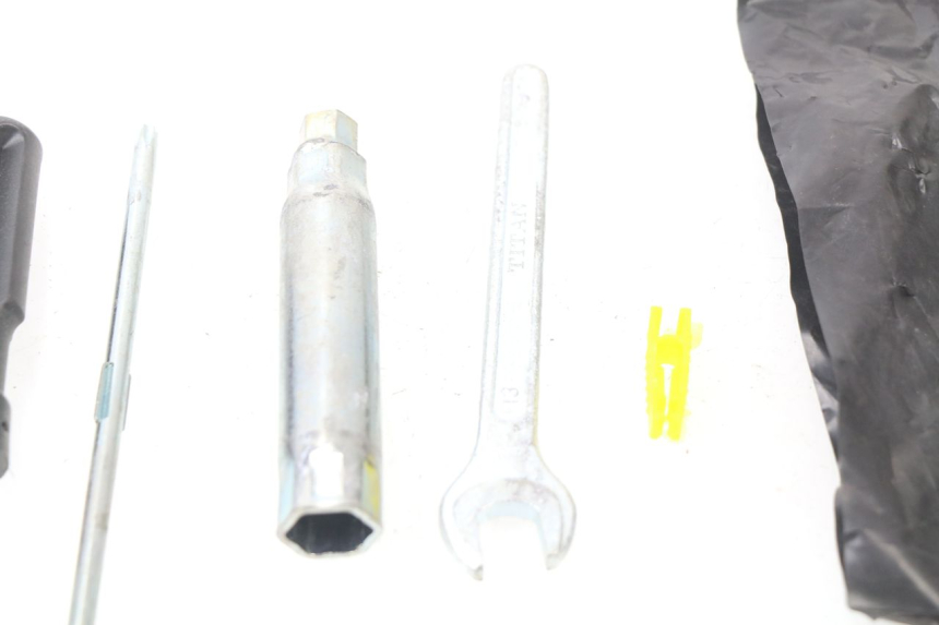 photo de TOOL KIT PIAGGIO MP3 500 (2011 - 2015)