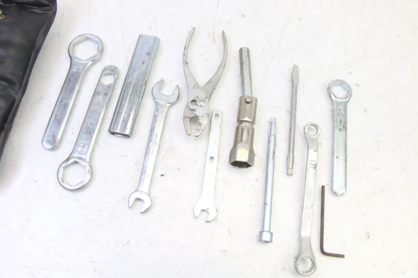 photo de TOOL KIT HONDA NTV DEAUVILLE 650 (2001 - 2006)