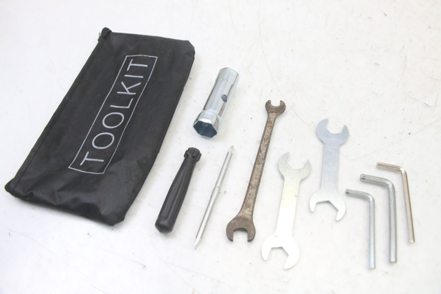 photo de TOOL KIT PEUGEOT KISBEE 4T 50 (2010 - 2017)