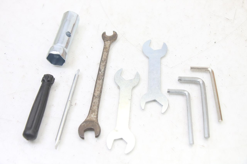 photo de TOOL KIT PEUGEOT KISBEE 4T 50 (2010 - 2017)