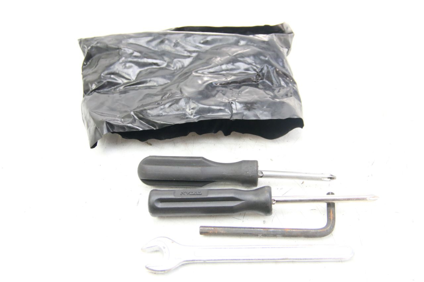 photo de TOOL KIT PIAGGIO VESPA GRANTURISMO 125 (2003 - 2007)