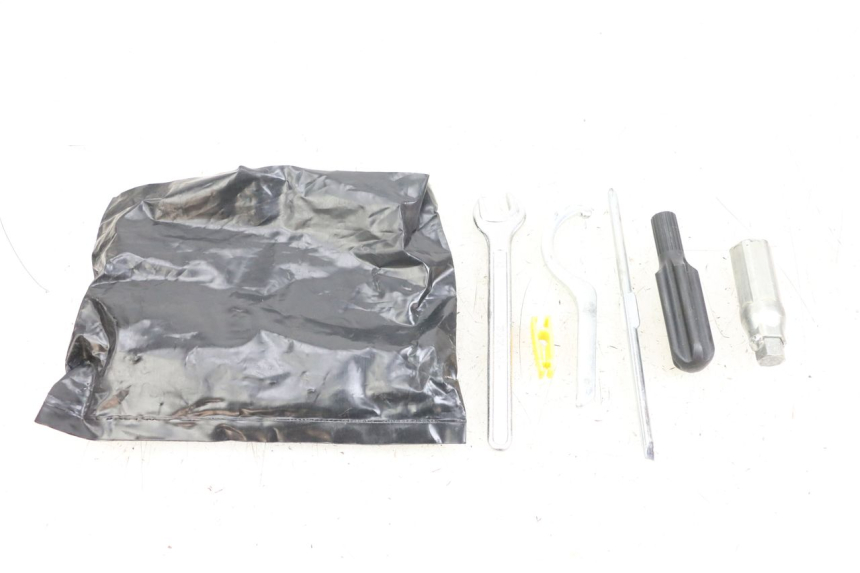 photo de TOOL KIT PIAGGIO X8 125 (2004 - 2007)