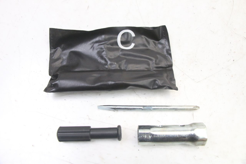 photo de TOOL KIT PIAGGIO ZIP 2T 50 (2009 - 2019)