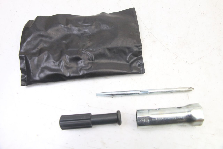 photo de TOOL KIT PIAGGIO ZIP 2T 50 (2009 - 2019)