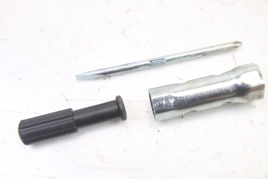 photo de TOOL KIT PIAGGIO ZIP 2T 50 (2009 - 2019)
