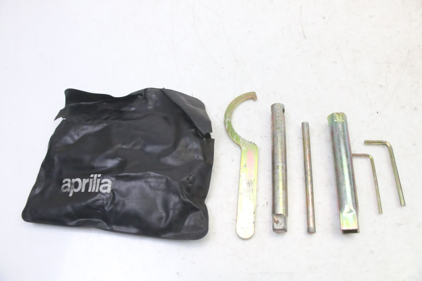 photo de TOOL KIT APRILIA SCARABEO GT TOURING 125 (1999 - 2005)