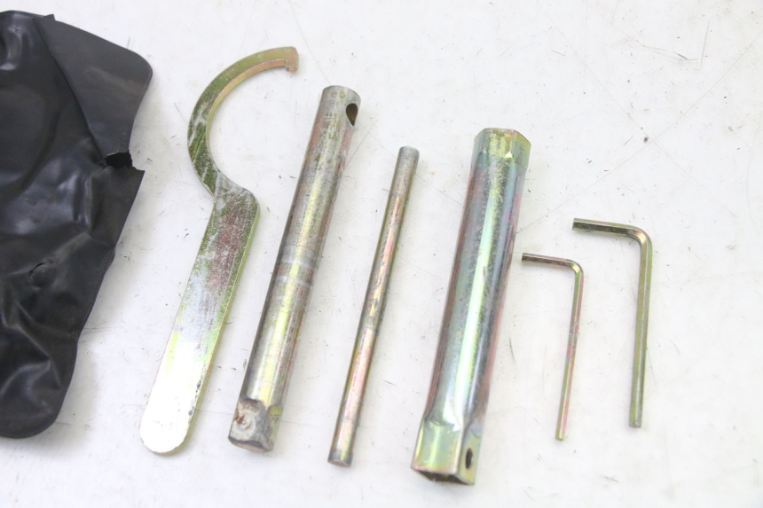 photo de TOOL KIT APRILIA SCARABEO GT TOURING 125 (1999 - 2005)