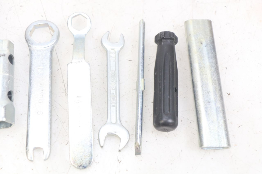 photo de TOOL KIT HONDA SCV LEAD 100 (2003 - 2007)