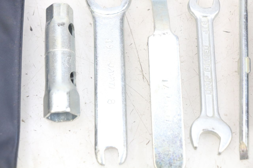 photo de TOOL KIT HONDA SCV LEAD 100 (2003 - 2007)