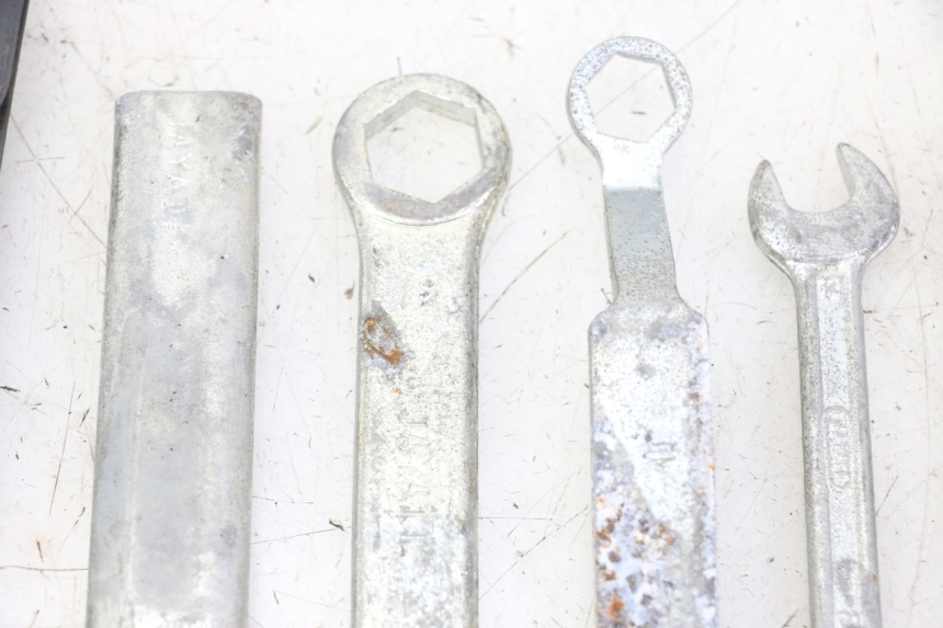 photo de TOOL KIT HONDA SCV LEAD 100 (2003 - 2007)