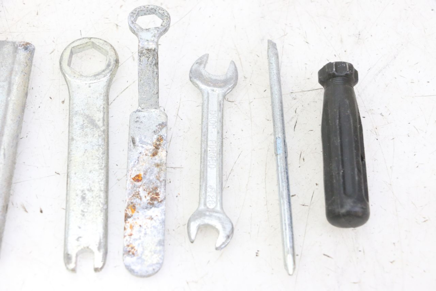 photo de TOOL KIT HONDA SCV LEAD 100 (2003 - 2007)