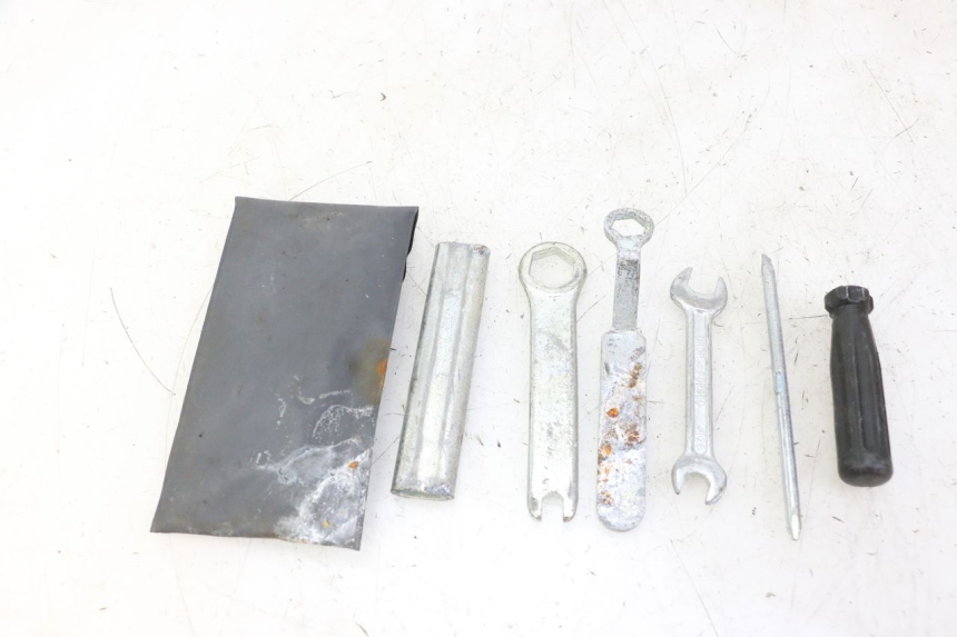 photo de TOOL KIT HONDA SCV LEAD 100 (2003 - 2007)
