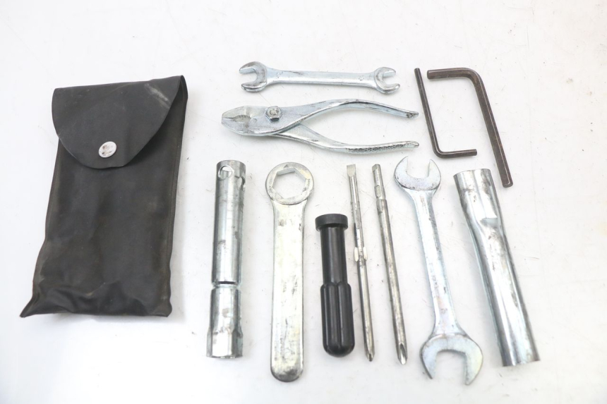 photo de Tool kit SUZUKI VL INTRUDER 125 (2004 - 2007)