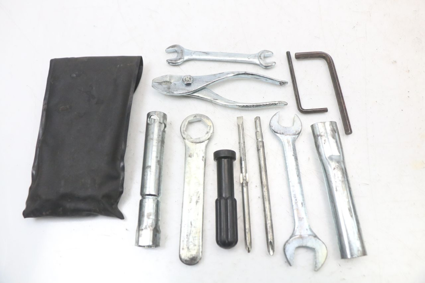 photo de Tool kit SUZUKI VL INTRUDER 125 (2004 - 2007)