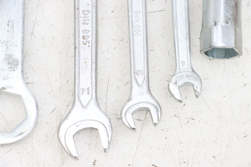 photo de TOOL KIT YAMAHA TZR 50 (2008 - 2016) - Surface and material condition